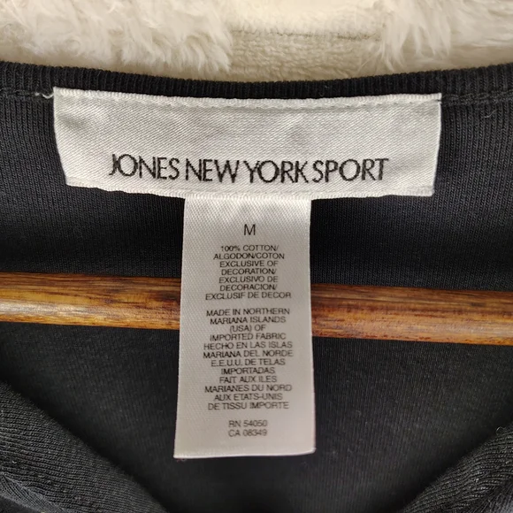 Jones New York Black Tank with Red and Gold Embroidery With Sequins Size M - Picture 4 of 7